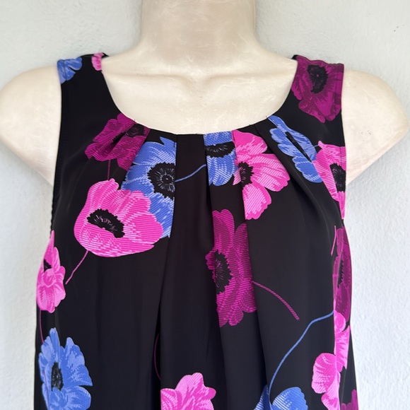 Kohl’s black purple floral print sleeveless pleated tie keyhole back top small - Picture 4 of 12
